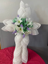 Load image into Gallery viewer, Cross-White Poly Burlap with florals