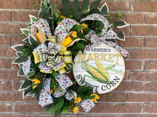 Load image into Gallery viewer, Farmers Market Sweet Corn wreath, Garden decor, Summer wreath for front door
