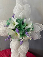 Load image into Gallery viewer, Cross-White Poly Burlap with florals
